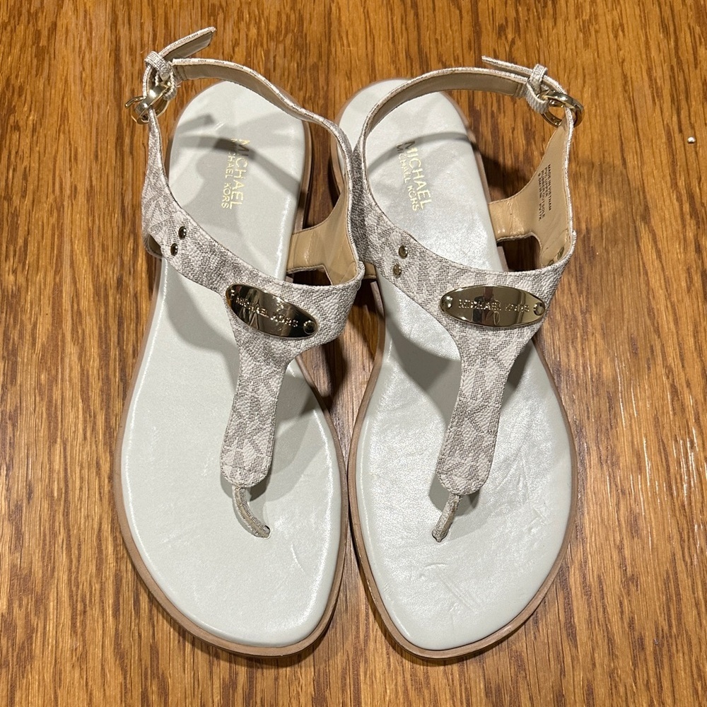 *MICHAEL KORS* Cream x Tan Logo Print MK Plate Sandals Size 9.5 - Picture 2 of 13